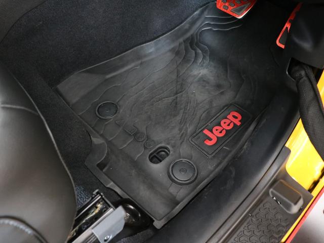 ジープ・ラングラー ルビコン 新品エクストリームJ08ホイール&新品ジオランダーMTタイヤ オートヘッドライト フォグランプ 衝突軽減ブレーキ付きソナー アダプティブクルーズコントロール バックカメラ 前後デフロック ロックレール(65枚目)