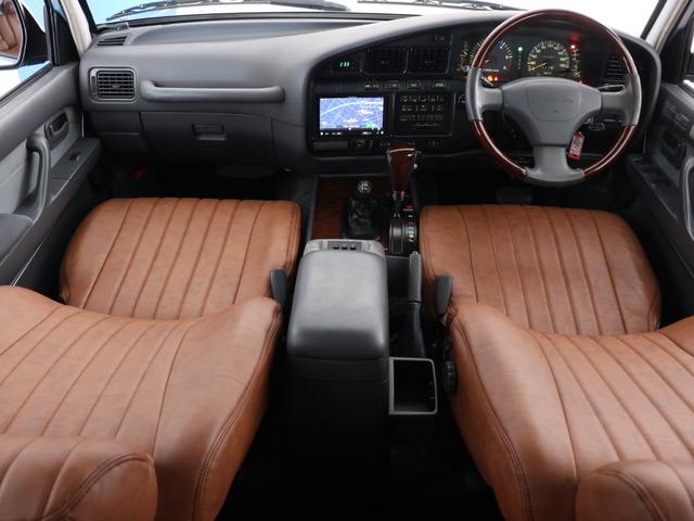 ランドクルーザー80 VXリミテッド VXリミテッドグレード スモーキーブルーペイント ブッシュワーカー風オーバーフェンダー 輸出用角目4灯ヘッドライト 新品ジオランダーMTタイヤ 新品ジムラインAW 新品ブラウンクラシックシートカバー(8枚目)