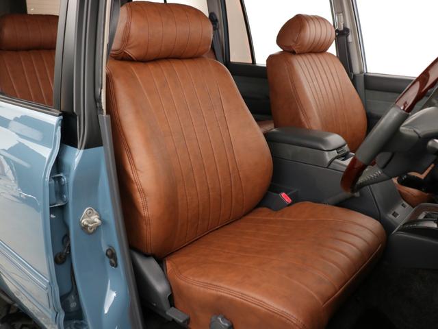 ランドクルーザー80 VXリミテッド VXリミテッドグレード スモーキーブルーペイント ブッシュワーカー風オーバーフェンダー 輸出用角目4灯ヘッドライト 新品ジオランダーMTタイヤ 新品ジムラインAW 新品ブラウンクラシックシートカバー(12枚目)