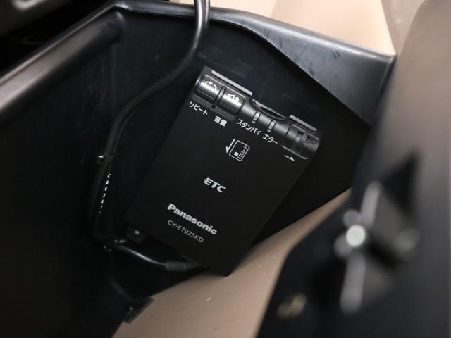 ランドクルーザー100 VXリミテッド Gセレクション ベージュカラーペイント 丸目ヘッドライト 横文字トヨタグリル 鉄チンホイール ARBフラックラック マルチレス HDDサイバーナビ バックカメラ ETC レザー調コンビシートカバー ウッドステアリング(44枚目)