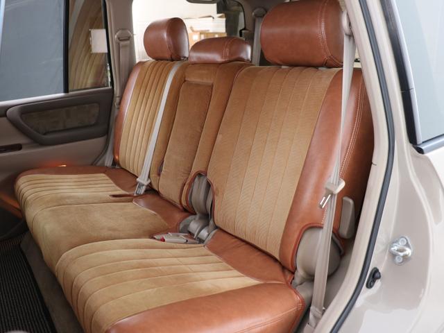 ランドクルーザー100 VXリミテッド Gセレクション ベージュカラーペイント 丸目ヘッドライト 横文字トヨタグリル 鉄チンホイール ARBフラックラック マルチレス HDDサイバーナビ バックカメラ ETC レザー調コンビシートカバー ウッドステアリング(48枚目)