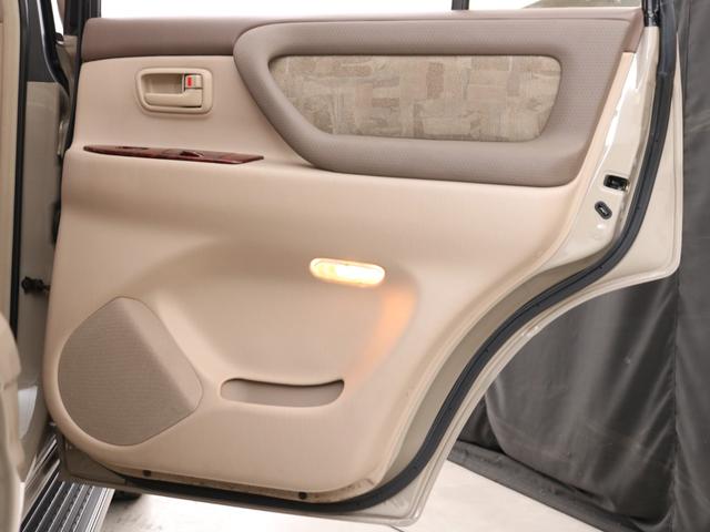 ランドクルーザー100 VXリミテッド Gセレクション ベージュカラーペイント 丸目ヘッドライト 横文字トヨタグリル 鉄チンホイール ARBフラックラック マルチレス HDDサイバーナビ バックカメラ ETC レザー調コンビシートカバー ウッドステアリング(53枚目)