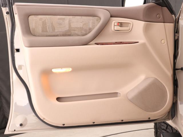 ランドクルーザー100 VXリミテッド Gセレクション ベージュカラーペイント 丸目ヘッドライト 横文字トヨタグリル 鉄チンホイール ARBフラックラック マルチレス HDDサイバーナビ バックカメラ ETC レザー調コンビシートカバー ウッドステアリング(54枚目)