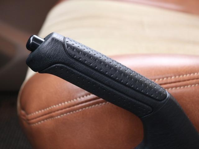 ランドクルーザー100 VXリミテッド Gセレクション ベージュカラーペイント 丸目ヘッドライト 横文字トヨタグリル 鉄チンホイール ARBフラックラック マルチレス HDDサイバーナビ バックカメラ ETC レザー調コンビシートカバー ウッドステアリング(61枚目)