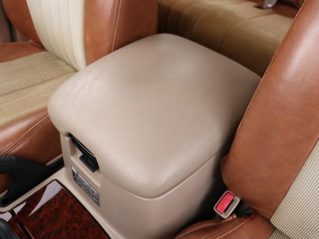 ランドクルーザー100 VXリミテッド Gセレクション ベージュカラーペイント 丸目ヘッドライト 横文字トヨタグリル 鉄チンホイール ARBフラックラック マルチレス HDDサイバーナビ バックカメラ ETC レザー調コンビシートカバー ウッドステアリング(63枚目)