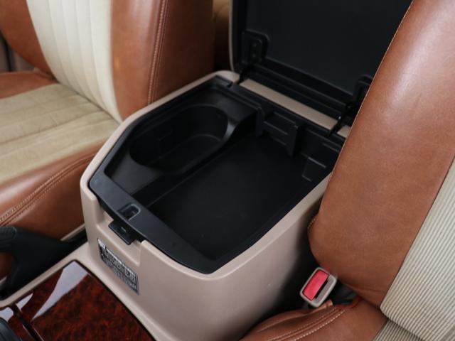 ランドクルーザー100 VXリミテッド Gセレクション ベージュカラーペイント 丸目ヘッドライト 横文字トヨタグリル 鉄チンホイール ARBフラックラック マルチレス HDDサイバーナビ バックカメラ ETC レザー調コンビシートカバー ウッドステアリング(64枚目)