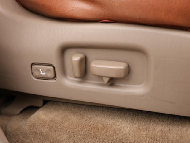 ランドクルーザー100 VXリミテッド Gセレクション ベージュカラーペイント 丸目ヘッドライト 横文字トヨタグリル 鉄チンホイール ARBフラックラック マルチレス HDDサイバーナビ バックカメラ ETC レザー調コンビシートカバー ウッドステアリング(67枚目)