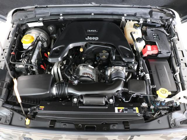 ジープ・ラングラーアンリミテッド サハラ スカイワンタッチパワートップ 特別仕様300台限定 特別仕様スティンググレーモデル 特別仕様スカイワンタッチパワートップ 新品YOKOHAMAジオランダーMTタイヤ KMC XDシリーズロックスター 17インチAW(9枚目)