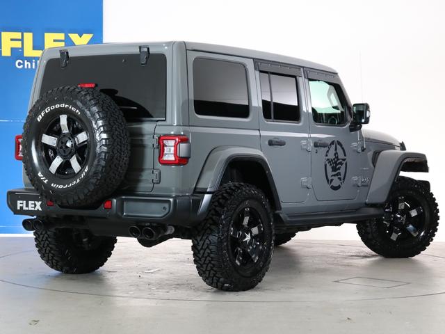 ジープ・ラングラーアンリミテッド サハラ スカイワンタッチパワートップ 特別仕様300台限定 特別仕様スティンググレーモデル 特別仕様スカイワンタッチパワートップ 新品YOKOHAMAジオランダーMTタイヤ KMC XDシリーズロックスター 17インチAW(10枚目)