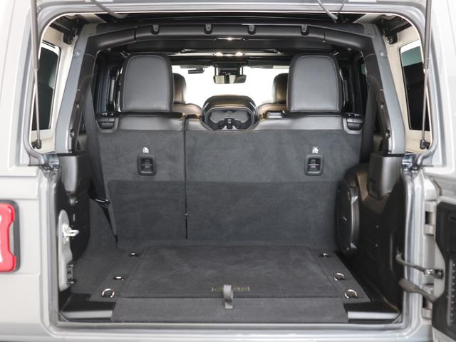 ジープ・ラングラーアンリミテッド サハラ スカイワンタッチパワートップ 特別仕様300台限定 特別仕様スティンググレーモデル 特別仕様スカイワンタッチパワートップ 新品YOKOHAMAジオランダーMTタイヤ KMC XDシリーズロックスター 17インチAW(14枚目)