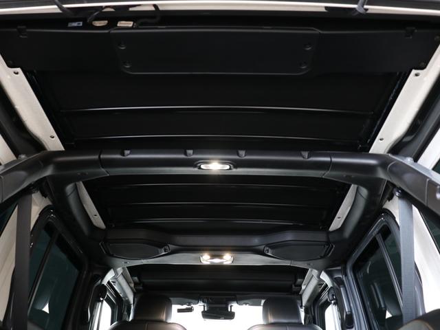 ジープ・ラングラーアンリミテッド サハラ スカイワンタッチパワートップ 特別仕様300台限定 特別仕様スティンググレーモデル 特別仕様スカイワンタッチパワートップ 新品YOKOHAMAジオランダーMTタイヤ KMC XDシリーズロックスター 17インチAW(15枚目)