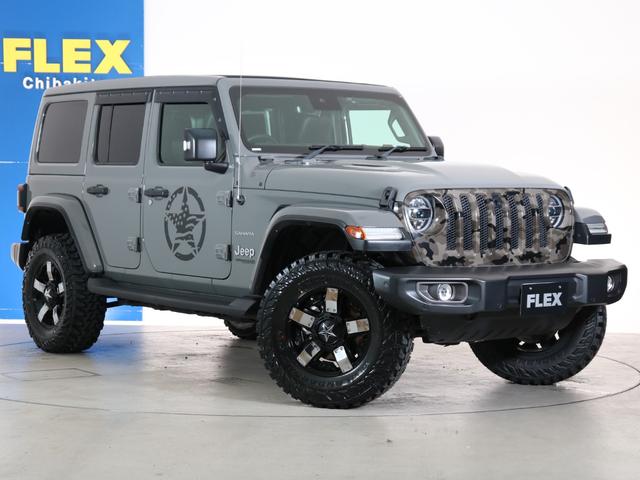 ジープ・ラングラーアンリミテッド サハラ スカイワンタッチパワートップ 特別仕様300台限定 特別仕様スティンググレーモデル 特別仕様スカイワンタッチパワートップ 新品YOKOHAMAジオランダーMTタイヤ KMC XDシリーズロックスター 17インチAW(20枚目)