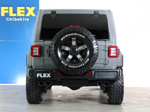 ジープ・ラングラーアンリミテッド サハラ スカイワンタッチパワートップ 特別仕様300台限定 特別仕様スティンググレーモデル 特別仕様スカイワンタッチパワートップ 新品YOKOHAMAジオランダーMTタイヤ KMC XDシリーズロックスター 17インチAW(23枚目)