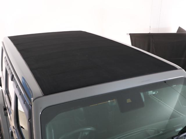 ジープ・ラングラーアンリミテッド サハラ スカイワンタッチパワートップ 特別仕様300台限定 特別仕様スティンググレーモデル 特別仕様スカイワンタッチパワートップ 新品YOKOHAMAジオランダーMTタイヤ KMC XDシリーズロックスター 17インチAW(28枚目)