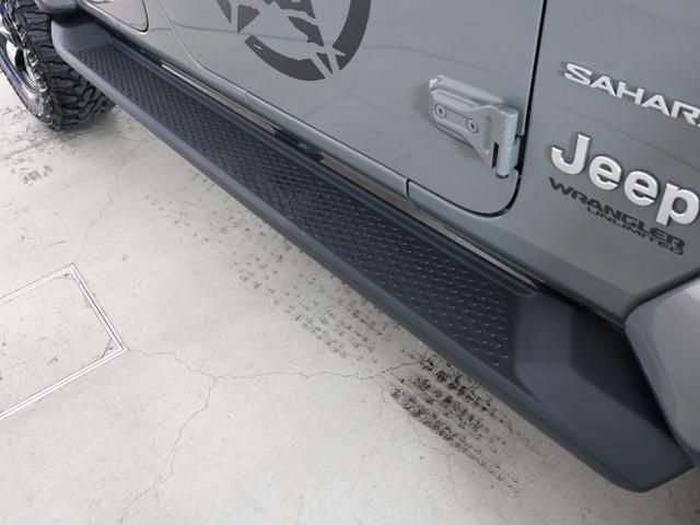 ジープ・ラングラーアンリミテッド サハラ スカイワンタッチパワートップ 特別仕様300台限定 特別仕様スティンググレーモデル 特別仕様スカイワンタッチパワートップ 新品YOKOHAMAジオランダーMTタイヤ KMC XDシリーズロックスター 17インチAW(30枚目)