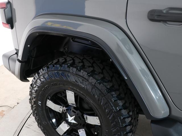 ジープ・ラングラーアンリミテッド サハラ スカイワンタッチパワートップ 特別仕様300台限定 特別仕様スティンググレーモデル 特別仕様スカイワンタッチパワートップ 新品YOKOHAMAジオランダーMTタイヤ KMC XDシリーズロックスター 17インチAW(31枚目)