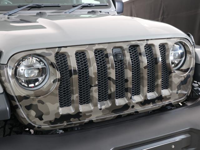 ジープ・ラングラーアンリミテッド サハラ スカイワンタッチパワートップ 特別仕様300台限定 特別仕様スティンググレーモデル 特別仕様スカイワンタッチパワートップ 新品YOKOHAMAジオランダーMTタイヤ KMC XDシリーズロックスター 17インチAW(32枚目)