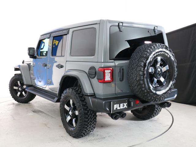 ジープ・ラングラーアンリミテッド サハラ スカイワンタッチパワートップ 特別仕様300台限定 特別仕様スティンググレーモデル 特別仕様スカイワンタッチパワートップ 新品YOKOHAMAジオランダーMTタイヤ KMC XDシリーズロックスター 17インチAW(34枚目)