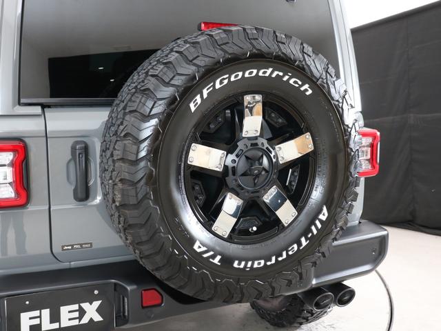 ジープ・ラングラーアンリミテッド サハラ スカイワンタッチパワートップ 特別仕様300台限定 特別仕様スティンググレーモデル 特別仕様スカイワンタッチパワートップ 新品YOKOHAMAジオランダーMTタイヤ KMC XDシリーズロックスター 17インチAW(35枚目)