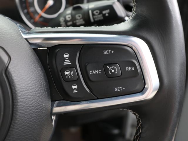 ジープ・ラングラーアンリミテッド サハラ スカイワンタッチパワートップ 特別仕様300台限定 特別仕様スティンググレーモデル 特別仕様スカイワンタッチパワートップ 新品YOKOHAMAジオランダーMTタイヤ KMC XDシリーズロックスター 17インチAW(43枚目)