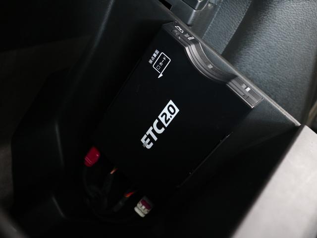 ジープ・ラングラーアンリミテッド サハラ スカイワンタッチパワートップ 特別仕様300台限定 特別仕様スティンググレーモデル 特別仕様スカイワンタッチパワートップ 新品YOKOHAMAジオランダーMTタイヤ KMC XDシリーズロックスター 17インチAW(47枚目)