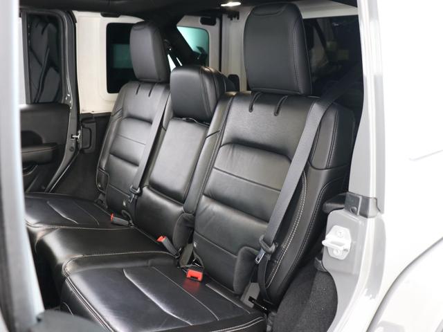 ジープ・ラングラーアンリミテッド サハラ スカイワンタッチパワートップ 特別仕様300台限定 特別仕様スティンググレーモデル 特別仕様スカイワンタッチパワートップ 新品YOKOHAMAジオランダーMTタイヤ KMC XDシリーズロックスター 17インチAW(51枚目)