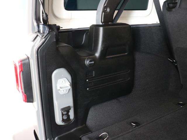 ジープ・ラングラーアンリミテッド サハラ スカイワンタッチパワートップ 特別仕様300台限定 特別仕様スティンググレーモデル 特別仕様スカイワンタッチパワートップ 新品YOKOHAMAジオランダーMTタイヤ KMC XDシリーズロックスター 17インチAW(52枚目)