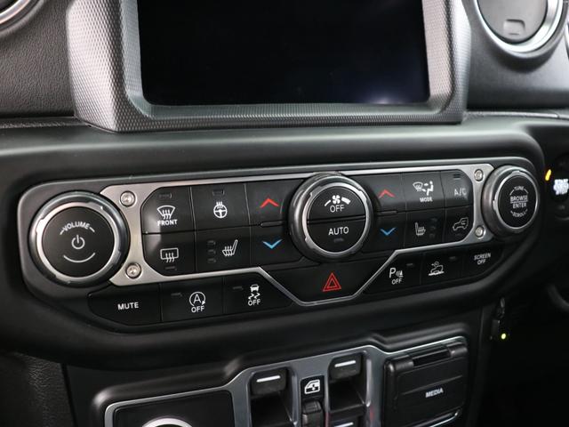 ジープ・ラングラーアンリミテッド サハラ スカイワンタッチパワートップ 特別仕様300台限定 特別仕様スティンググレーモデル 特別仕様スカイワンタッチパワートップ 新品YOKOHAMAジオランダーMTタイヤ KMC XDシリーズロックスター 17インチAW(62枚目)