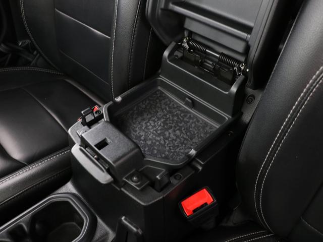 ジープ・ラングラーアンリミテッド サハラ スカイワンタッチパワートップ 特別仕様300台限定 特別仕様スティンググレーモデル 特別仕様スカイワンタッチパワートップ 新品YOKOHAMAジオランダーMTタイヤ KMC XDシリーズロックスター 17インチAW(68枚目)