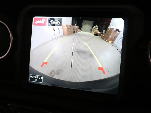 バックカメラ付きで車庫入れも安心！