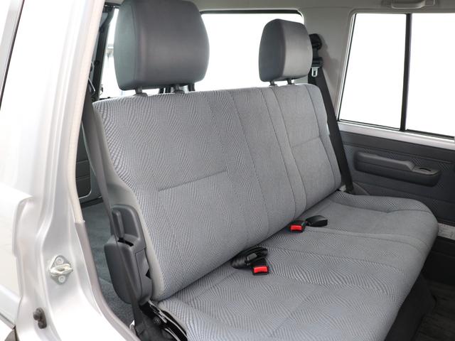 ランドクルーザー70 再販76 シルバーメタリックカラー 再再販70純正ホイール 新品ジオランダーX-ATタイヤ フロアマット 前後デフロック カロッツェリア製7インチナビ バックカメラ ETC フォグランプ 寒冷地仕様(13枚目)