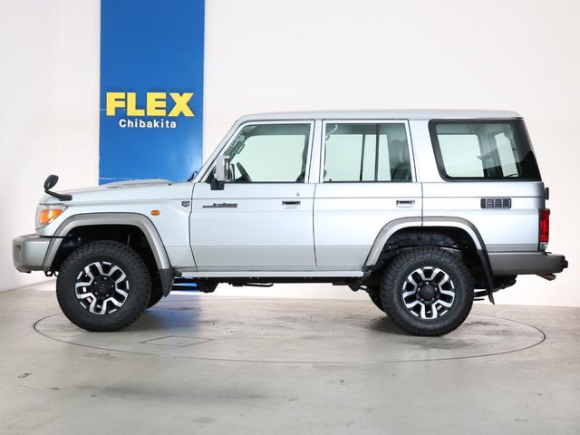 ランドクルーザー70 再販76 シルバーメタリックカラー 再再販70純正ホイール 新品ジオランダーX-ATタイヤ フロアマット 前後デフロック カロッツェリア製7インチナビ バックカメラ ETC フォグランプ 寒冷地仕様(16枚目)