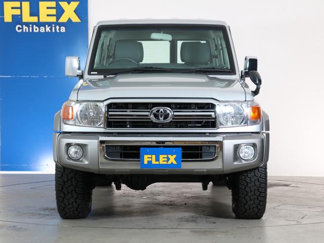 ランドクルーザー70 再販76 シルバーメタリックカラー 再再販70純正ホイール 新品ジオランダーX-ATタイヤ フロアマット 前後デフロック カロッツェリア製7インチナビ バックカメラ ETC フォグランプ 寒冷地仕様(22枚目)