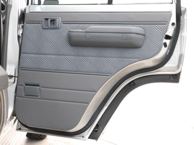 ランドクルーザー70 再販76 シルバーメタリックカラー 再再販70純正ホイール 新品ジオランダーX-ATタイヤ フロアマット 前後デフロック カロッツェリア製7インチナビ バックカメラ ETC フォグランプ 寒冷地仕様(52枚目)