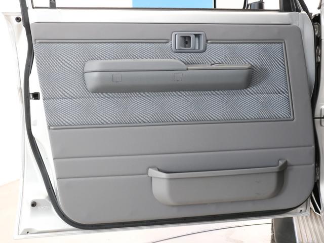 ランドクルーザー70 再販76 シルバーメタリックカラー 再再販70純正ホイール 新品ジオランダーX-ATタイヤ フロアマット 前後デフロック カロッツェリア製7インチナビ バックカメラ ETC フォグランプ 寒冷地仕様(53枚目)