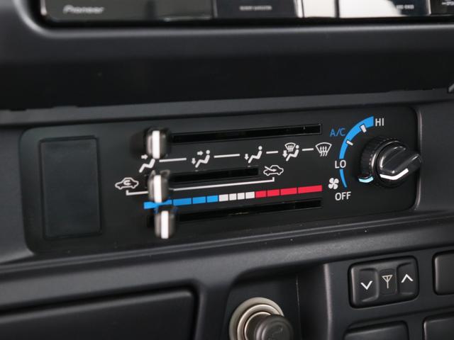 ランドクルーザー70 再販76 シルバーメタリックカラー 再再販70純正ホイール 新品ジオランダーX-ATタイヤ フロアマット 前後デフロック カロッツェリア製7インチナビ バックカメラ ETC フォグランプ 寒冷地仕様(59枚目)