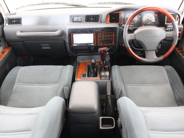 ランドクルーザー８０ 　下取り車　ハイリフト　後期型　新品ジオＭＴタイヤ　社外１６インチＡＷ　カロッツェリア製７インチナビ　ＥＴＣ　ウッドシフトノブ　ウッドステアリング　新品フロントグリル　新品３色テールランプ　サンルーフ（8枚目）