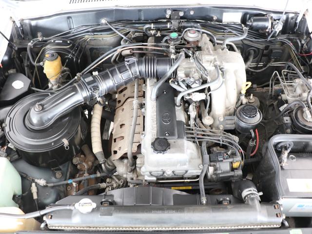 ランドクルーザー８０ 　下取り車　ハイリフト　後期型　新品ジオＭＴタイヤ　社外１６インチＡＷ　カロッツェリア製７インチナビ　ＥＴＣ　ウッドシフトノブ　ウッドステアリング　新品フロントグリル　新品３色テールランプ　サンルーフ（9枚目）