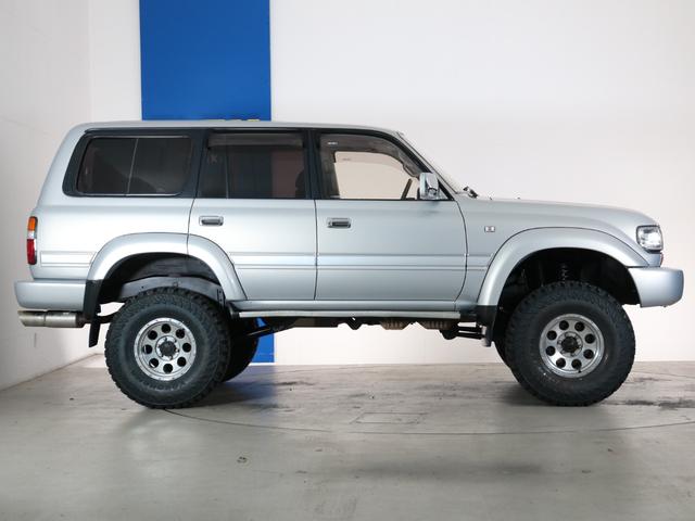 ランドクルーザー８０ 　下取り車　ハイリフト　後期型　新品ジオＭＴタイヤ　社外１６インチＡＷ　カロッツェリア製７インチナビ　ＥＴＣ　ウッドシフトノブ　ウッドステアリング　新品フロントグリル　新品３色テールランプ　サンルーフ（11枚目）