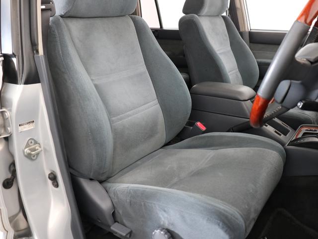 ランドクルーザー８０ 　下取り車　ハイリフト　後期型　新品ジオＭＴタイヤ　社外１６インチＡＷ　カロッツェリア製７インチナビ　ＥＴＣ　ウッドシフトノブ　ウッドステアリング　新品フロントグリル　新品３色テールランプ　サンルーフ（12枚目）