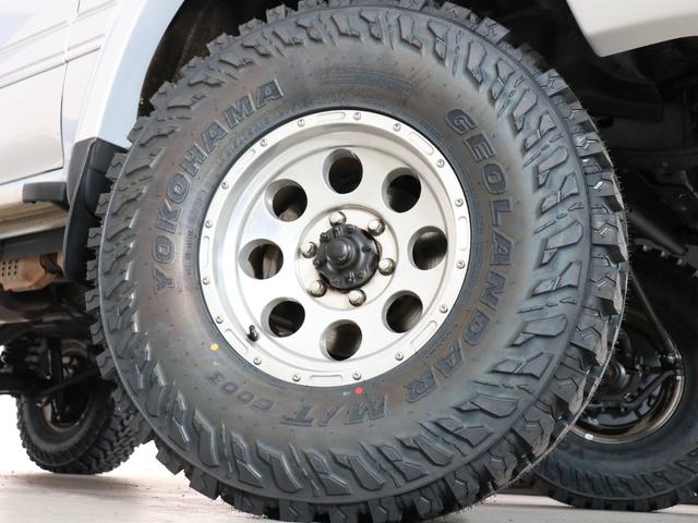 ランドクルーザー８０ 　下取り車　ハイリフト　後期型　新品ジオＭＴタイヤ　社外１６インチＡＷ　カロッツェリア製７インチナビ　ＥＴＣ　ウッドシフトノブ　ウッドステアリング　新品フロントグリル　新品３色テールランプ　サンルーフ（19枚目）