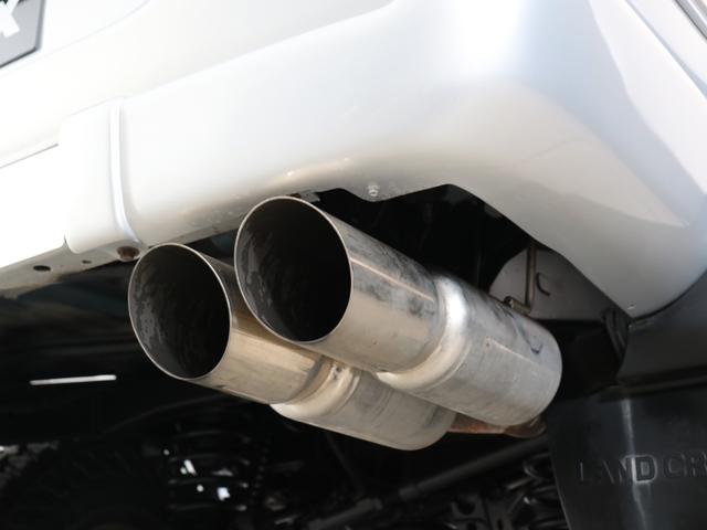 ランドクルーザー８０ 　下取り車　ハイリフト　後期型　新品ジオＭＴタイヤ　社外１６インチＡＷ　カロッツェリア製７インチナビ　ＥＴＣ　ウッドシフトノブ　ウッドステアリング　新品フロントグリル　新品３色テールランプ　サンルーフ（35枚目）