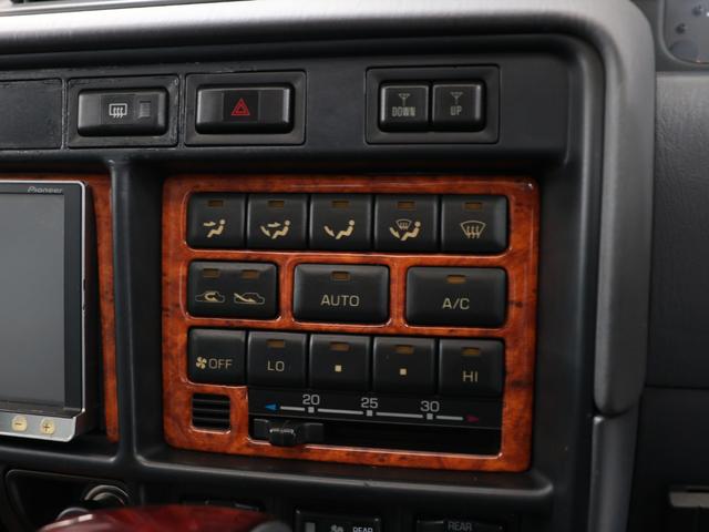 ランドクルーザー８０ 　下取り車　ハイリフト　後期型　新品ジオＭＴタイヤ　社外１６インチＡＷ　カロッツェリア製７インチナビ　ＥＴＣ　ウッドシフトノブ　ウッドステアリング　新品フロントグリル　新品３色テールランプ　サンルーフ（42枚目）