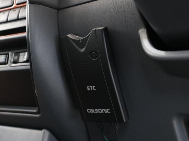 ランドクルーザー８０ 　下取り車　ハイリフト　後期型　新品ジオＭＴタイヤ　社外１６インチＡＷ　カロッツェリア製７インチナビ　ＥＴＣ　ウッドシフトノブ　ウッドステアリング　新品フロントグリル　新品３色テールランプ　サンルーフ（46枚目）