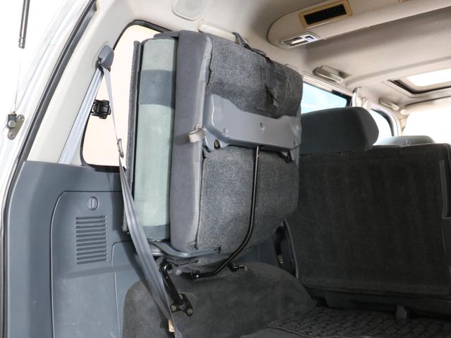 ランドクルーザー８０ 　下取り車　ハイリフト　後期型　新品ジオＭＴタイヤ　社外１６インチＡＷ　カロッツェリア製７インチナビ　ＥＴＣ　ウッドシフトノブ　ウッドステアリング　新品フロントグリル　新品３色テールランプ　サンルーフ（49枚目）