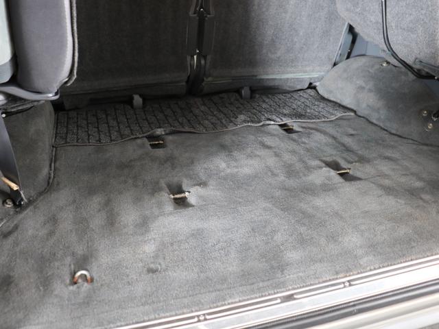 ランドクルーザー８０ 　下取り車　ハイリフト　後期型　新品ジオＭＴタイヤ　社外１６インチＡＷ　カロッツェリア製７インチナビ　ＥＴＣ　ウッドシフトノブ　ウッドステアリング　新品フロントグリル　新品３色テールランプ　サンルーフ（50枚目）