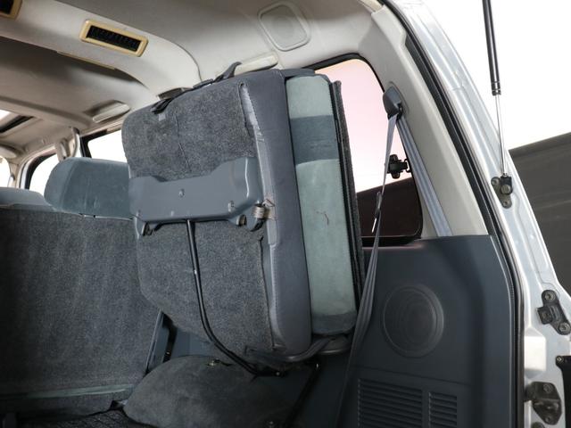 ランドクルーザー８０ 　下取り車　ハイリフト　後期型　新品ジオＭＴタイヤ　社外１６インチＡＷ　カロッツェリア製７インチナビ　ＥＴＣ　ウッドシフトノブ　ウッドステアリング　新品フロントグリル　新品３色テールランプ　サンルーフ（51枚目）