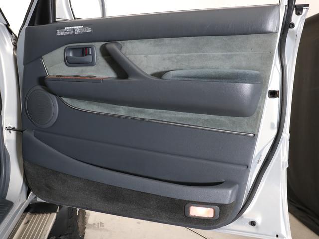 ランドクルーザー８０ 　下取り車　ハイリフト　後期型　新品ジオＭＴタイヤ　社外１６インチＡＷ　カロッツェリア製７インチナビ　ＥＴＣ　ウッドシフトノブ　ウッドステアリング　新品フロントグリル　新品３色テールランプ　サンルーフ（52枚目）