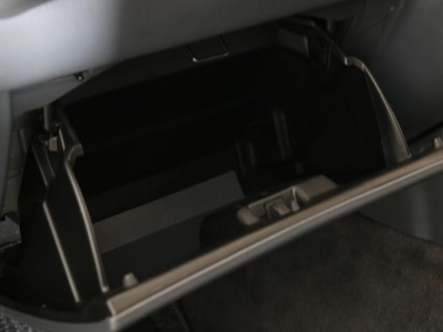 ランドクルーザー８０ 　下取り車　ハイリフト　後期型　新品ジオＭＴタイヤ　社外１６インチＡＷ　カロッツェリア製７インチナビ　ＥＴＣ　ウッドシフトノブ　ウッドステアリング　新品フロントグリル　新品３色テールランプ　サンルーフ（57枚目）