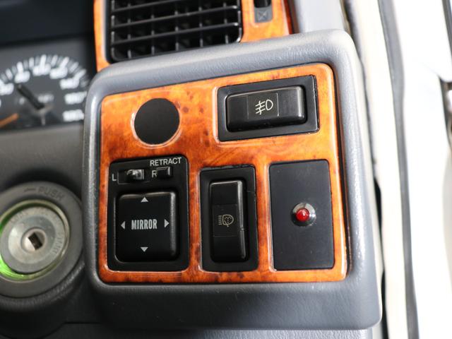 ランドクルーザー８０ 　下取り車　ハイリフト　後期型　新品ジオＭＴタイヤ　社外１６インチＡＷ　カロッツェリア製７インチナビ　ＥＴＣ　ウッドシフトノブ　ウッドステアリング　新品フロントグリル　新品３色テールランプ　サンルーフ（59枚目）